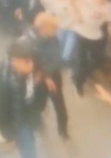 Sultangazi'de Sokak Ortasında Bı&ccedil;aklı Kavga: 2 Grup &Ccedil;ocuk! 3 Yaralı