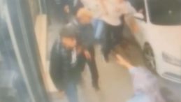 Sultangazi'de Sokak Ortasında Bıçaklı Kavga: 2 Grup Çocuk! 3 Yaralı