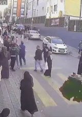 Sultangazi'de Taciz İddiası Mahalleyi Karıştırdı! Ş&uuml;pheli Tekme Tokat Darbedildi