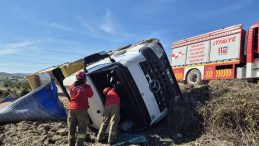 Susurluk’ta Devrilen Tırda 1 Kişi Yaralandı