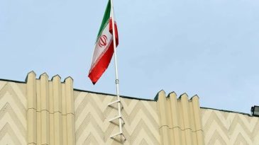 Tahran Devrim Mahkemesi: Casuslukla Su&ccedil;lanan İki Fransız Mahkum Edildi