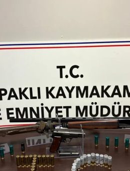 Tekirdağ'da Evde Büyük Silah Bulundu! Tabanca ve Av Tüfekleri Ele Geçirildi