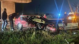 Tekirdağ'da otomobil bariyere çarptı: 2 ölü, 1 yaralı