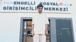 Telefon bağımlısı gençten ailelere tavsiye: ‘Küçükken çocuklara telefon vermeyin’
