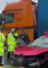 TIR'ın Altına Giren Otomobilde &Uuml;&ccedil; Kişi Hayatını Kaybetti