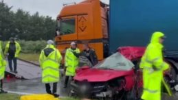 TIR'ın Altına Giren Otomobilde Üç Kişi Hayatını Kaybetti