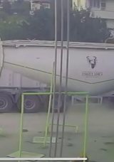 Tunceli'de TIR Lastiği Patladı | Şof&ouml;r&uuml;n Hayatı Tehlikeye Girdi!