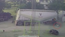 Tunceli'de TIR Lastiği Patladı | Şoförün Hayatı Tehlikeye Girdi!