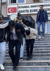 Turistlere Yardım Bahane İle Dolandırıcılık: &Uuml;&ccedil; Ş&uuml;pheli Yakalandı