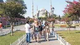 Turistleri Rahatsız Edenlere Sert Cevap: Hanutçuluğa Yönelik Valilik Düzenlemesi