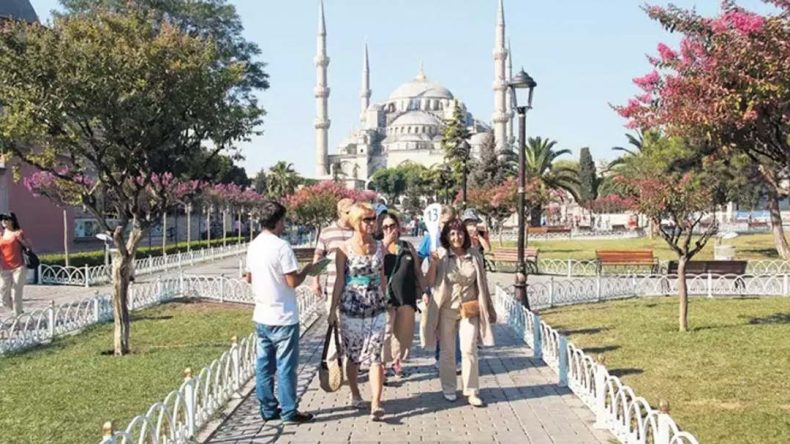 Turistleri Rahatsız Edenlere Sert Cevap: Hanutçuluğa Yönelik Valilik Düzenlemesi