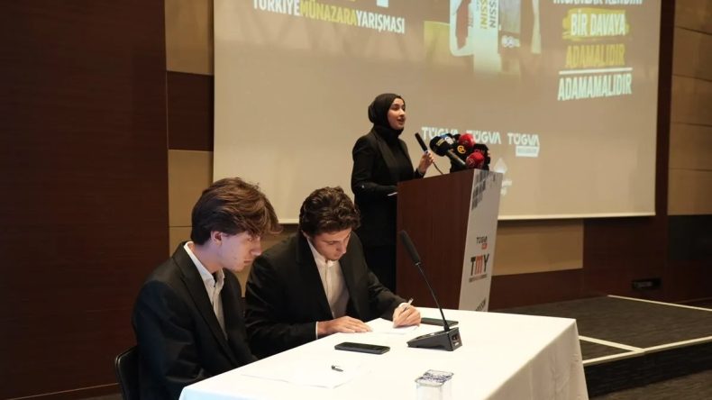 TÜGVA'dan Tarihe Geçecek Organizasyon: İbrahim Beşinci Dünyanın En Büyük Münazara Yarışmasını Anlattı