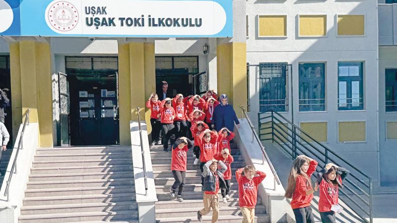 Tüm Okullarda ‘Afet’ Tatbikatı: Çök Kapan Tutun