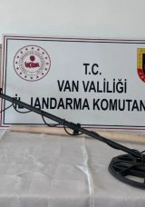 Van'da Define Operasyonu: 3 Şüpheli Suçüstü İle Yakalandı!
