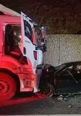 Van'da Korkun&ccedil; Kaza! Yakıt Tankeri ile Otomobil &Ccedil;arpıştı: 2 &Ouml;l&uuml;, 4 Yaralı