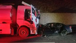 Van'da Korkunç Kaza! Yakıt Tankeri ile Otomobil Çarpıştı: 2 Ölü, 4 Yaralı