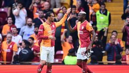 Victor Osimhen Gollerine Devam Ediyor