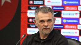 Willy Sagnol: "Türkiye Güçlü Bir Takım"