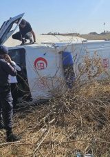 Yaralı Taşıyan Ambulans ile Ara&ccedil; &Ccedil;arpıştı: 3'&uuml; Sağlık G&ouml;revlisi, 8 Yaralı