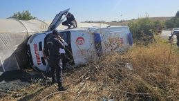 Yaralı Taşıyan Ambulans ile Araç Çarpıştı: 3'ü Sağlık Görevlisi, 8 Yaralı