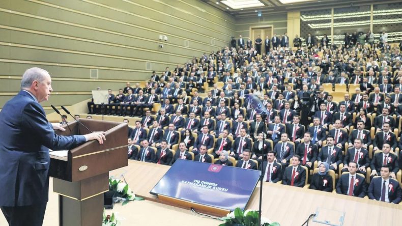 Yeni Kaymakamlara 'Devlet Adamlığı' Dersi: Kibirden Uzak Durun, Vatandaşa Hizmet Edin