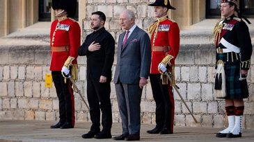 Zelenskiy İngiltere'de Resmi T&ouml;renle Ağırlandı