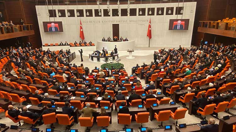 'Vakıflar Kanunu' ile 'Bazı Kanunlarda Değişiklik Yapılmasına Dair Kanun Teklifi'nin İlk Altı Maddesi Kabul Edildi