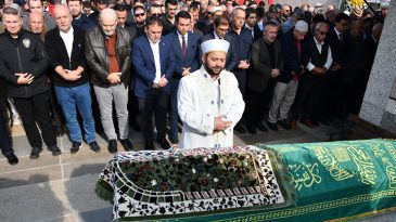'Yaşayan İnsan Hazinesi &Ouml;d&uuml;l&uuml;' sahibiydi… Bilecikli &ccedil;&ouml;mlek ustası Salim Yaşar son yolculuğuna uğurlandı