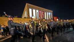 10 Kasım'da Anıtkabir'e Ziyaretçi Rekoru: 1 Milyon 219 Bin Kişi