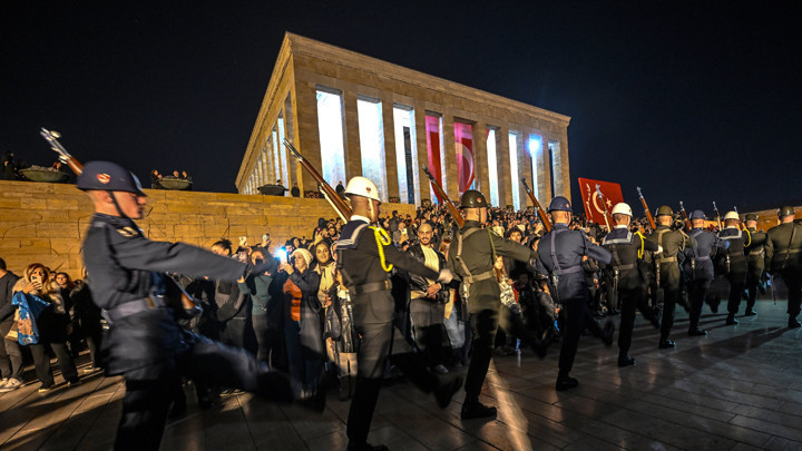 10 Kasım'da Anıtkabir'e Ziyaretçi Rekoru: 1 Milyon 219 Bin Kişi
