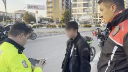 15 Yaşındaki Ehliyetsiz S&uuml;r&uuml;c&uuml;ye 45 Bin Lira Ceza!