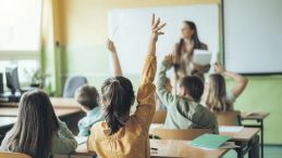 18 milyon &ouml;ğrenci i&ccedil;in ders zili yeniden &ccedil;aldı