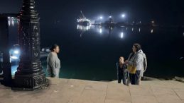 20 Yaşındaki Gen&ccedil; Kız, Anne-Babasının İkna Edilmesiyle Denize Atlama Niyetinden Vazge&ccedil;ti!