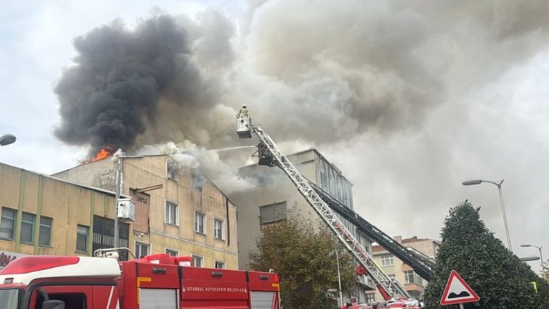 3 Katlı Tekstil Fabrikasında Yangın! Dumanlar Gökyüzünü Kapladı