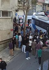 61 Yaşındaki Kadının Trajik Kazası: Eşinin Kullandığı Servis Minib&uuml;s&uuml;n&uuml;n Altında Kaldı!