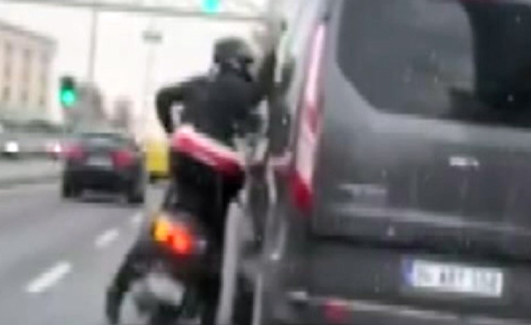 Müdahele eden çevredekiler