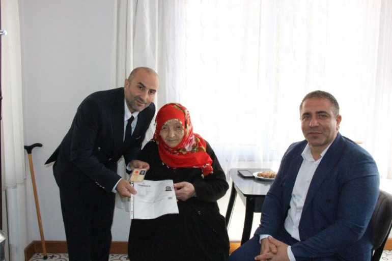 Meryem nine yeni kimliğine kavuştu.