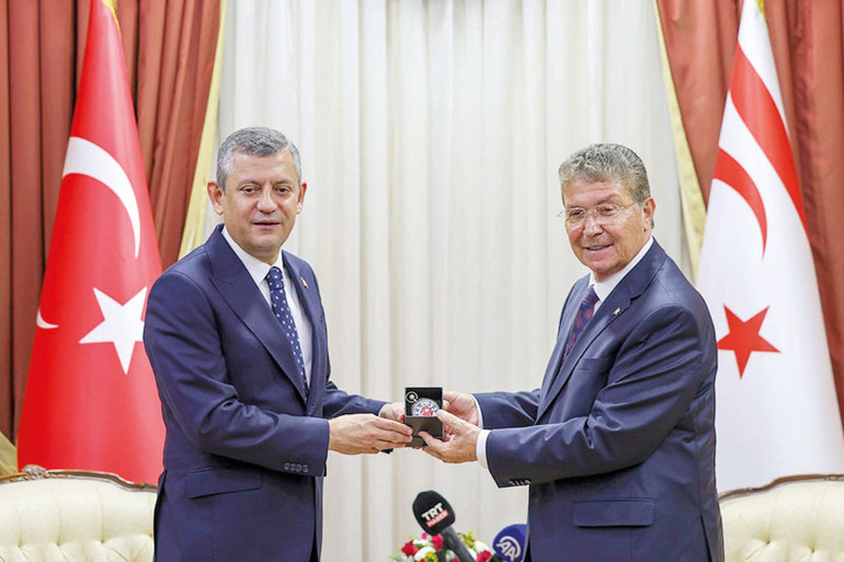 Özgür Özel ve Başbakan Ünal Üstel Görüşmesi