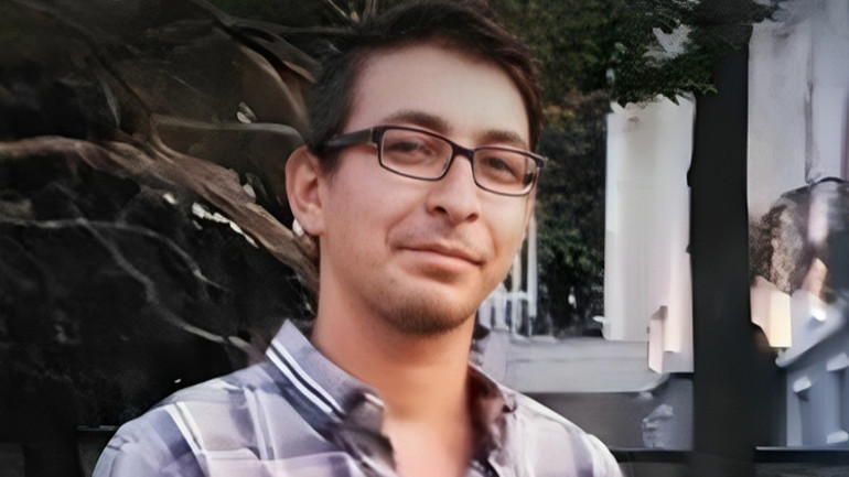 Emrah Elveren ile ilgili görsel.