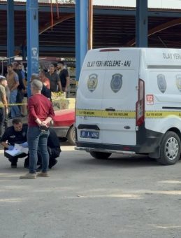 Adana'da Dayı-Yeğen Kavgası: Semt Pazarında Kan Döküldü! 2 Ölü, 5 Yaralı