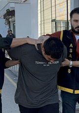 Adana'da Komşular Arasındaki Husumet Sonucu Baba Hayatını Kaybetti, İki Oğul Yaralandı: Ş&uuml;pheli ve Babası G&ouml;zaltına Alındı!
