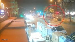 Adana'da Otomobilin TIR'a &Ccedil;arptığı Kaza G&uuml;venlik Kamerasında
