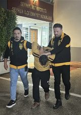 Adana'da Y&uuml;rekleri Sızlatan Olay: &Ccedil;ocuğunu Yere Fırlatan Vicdansız Baba Yakalandı!