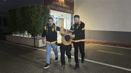 Adana'da Y&uuml;rekleri Sızlatan Olay: &Ccedil;ocuğunu Yere Fırlatan Vicdansız Baba Yakalandı!