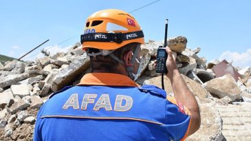 AFAD, Sındırgı'daki Depremin Y&uuml;r&uuml;t&uuml;len &Ccedil;alışmalarını Değerlendirdi