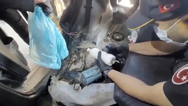 Ağrı'da Otomobilin Yakıt Deposunda Uyuşturucu Madde Ele Geçirildi: 16 Kilo