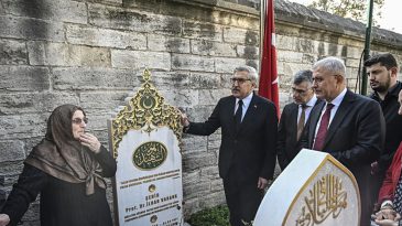 AK Parti K&uuml;lt&uuml;r ve Sanat Politikaları Başkanlığı'ndan Karako&ccedil; ve Varank'ın Kabirlerine Ziyaret