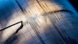 Akdeniz'de Deprem: GKRY Halkı Caddeye Çıktı