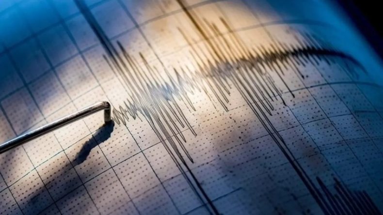 Akdeniz'de Deprem: GKRY Halkı Caddeye Çıktı