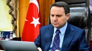 Akın G&uuml;rlek'in &Ouml;zg&uuml;r &Ouml;zel Aleyhine 500 Bin Liralık Manevi Tazminat Davası A&ccedil;tığı İddia Edildi